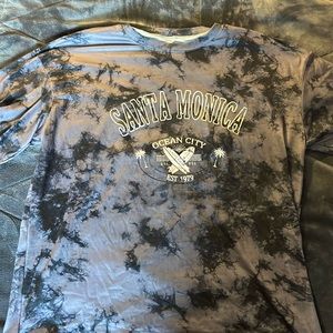 santa monica Tee. size m. black and gray.